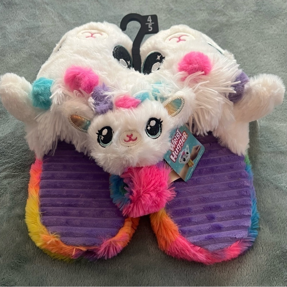 LITTLE Girls Llama Slippers and Wrist Hugger Slap Bracelet - Picture 3 of 4
